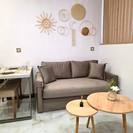 Anthouli Homes 4, Steps From And Centre Appartamento *