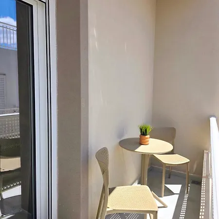 Anthouli Homes 4, Steps From And Centre Appartamento *